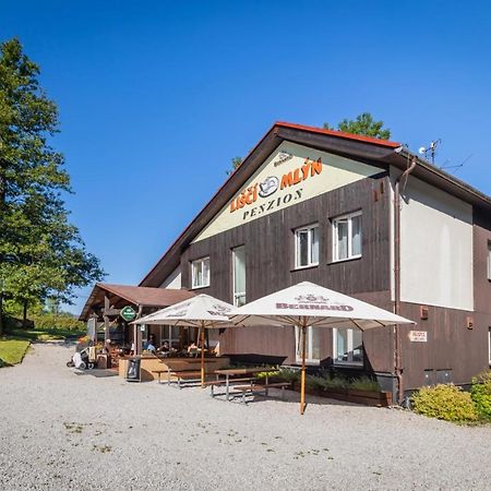 Отель Lisci Mlyn Френштат-под-Радгоштем Экстерьер фото