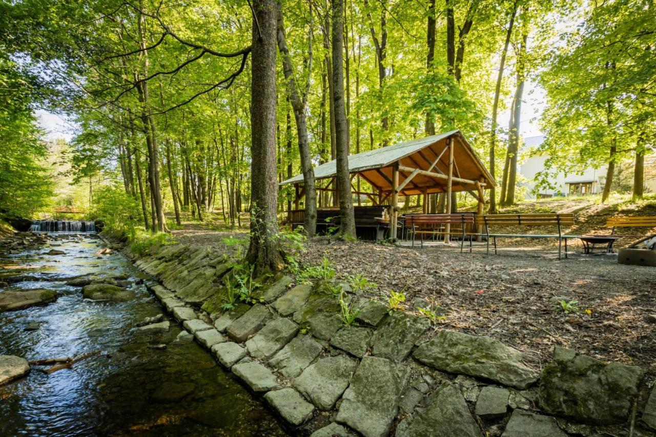 Отель Lisci Mlyn Френштат-под-Радгоштем Экстерьер фото